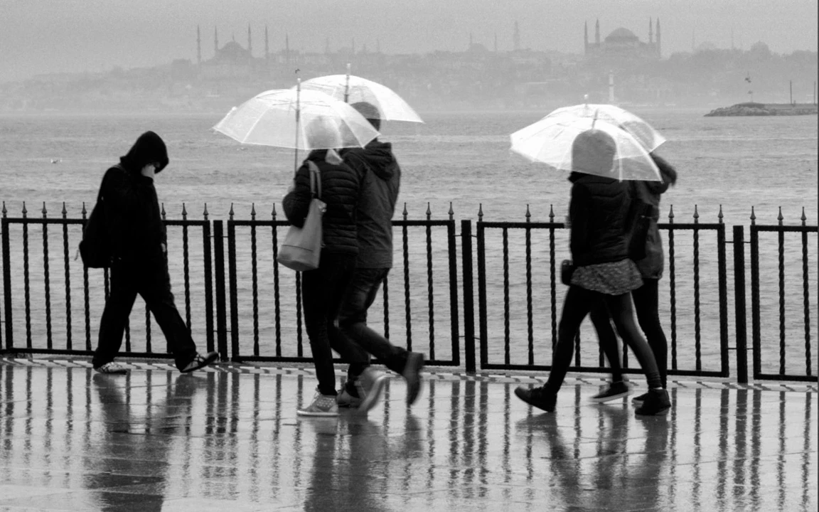 Üsküdar Sokaklarında Sessiz Adımlar Aşk Şiirleri 2025