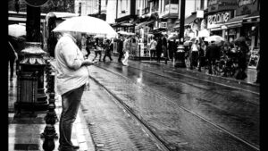 Üsküdar Sokaklarında Sessiz Adımlar Şiiri